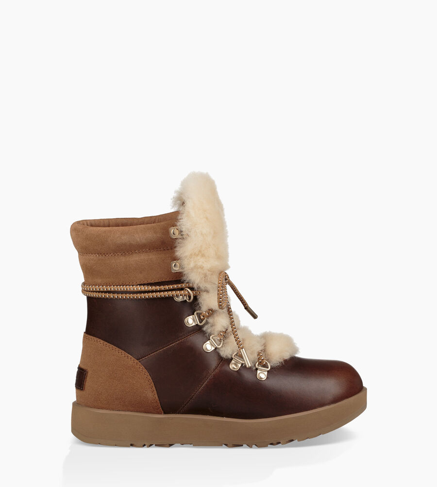 Where can i find ugg boots in stores The Shoe Fly stores offer top-quality shoes and boots for men, women and children from premier footwear manufacturers throughout the world such as New Balance, SAS.